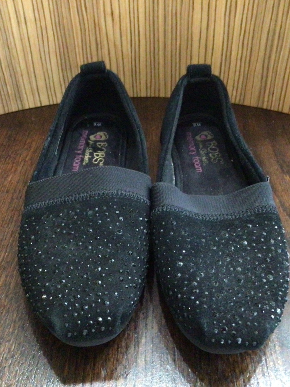 Bob’s by Sketchers memory foam slip on shoes. Size 6. Leather uppers.